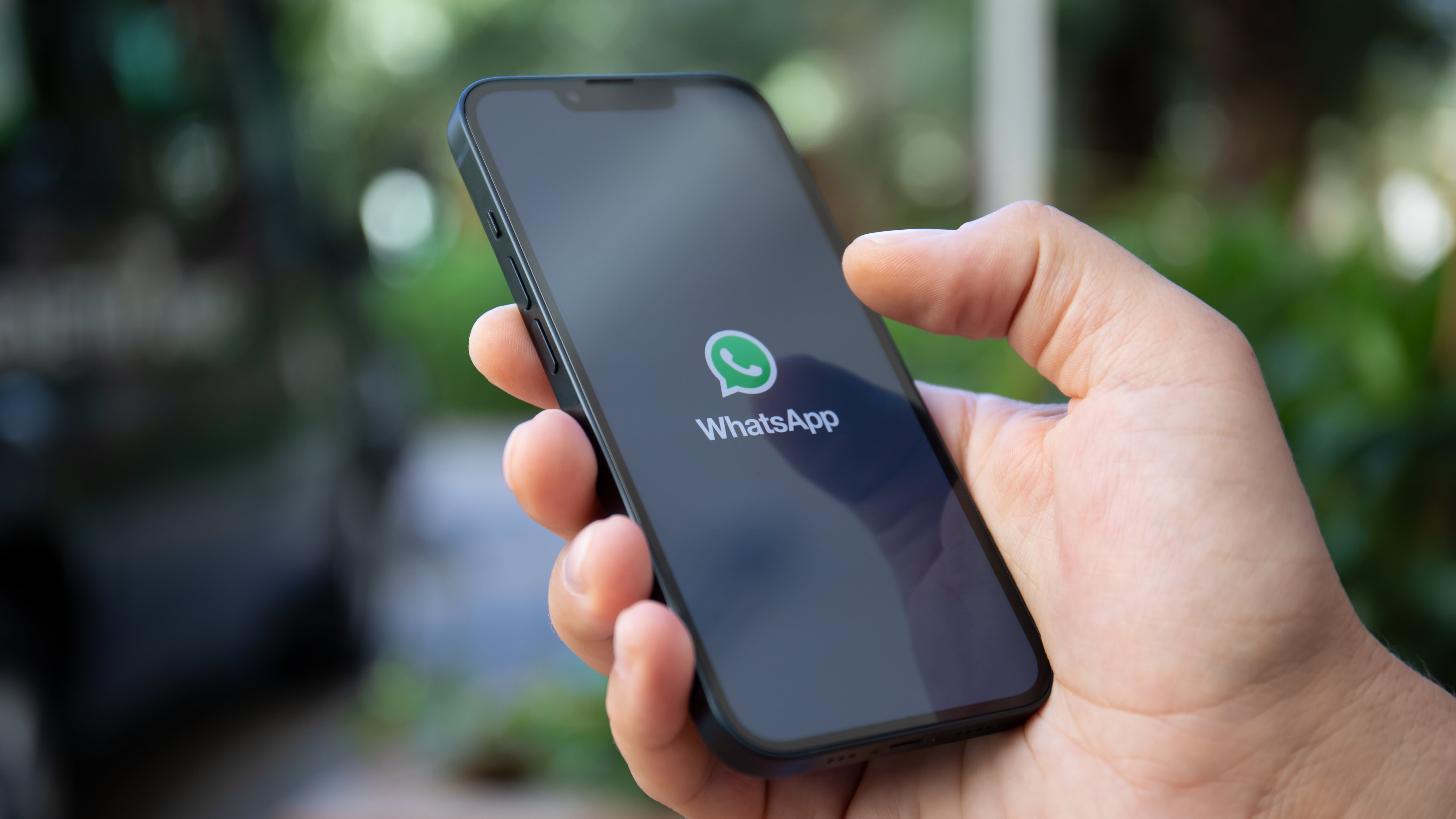У вас есть старый iPhone? WhatsApp не будет работать на нем еще долго